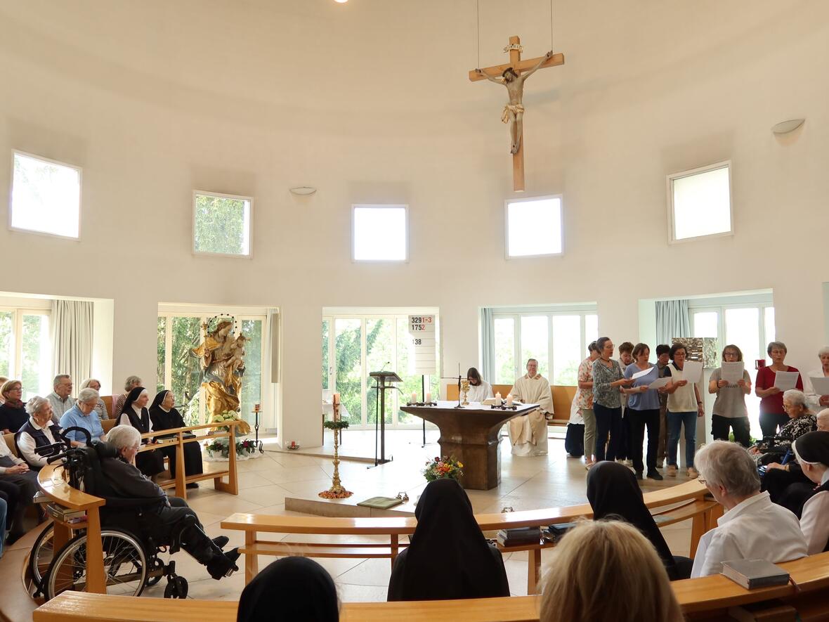 Abendmesse im Maria-Ward-Kloster