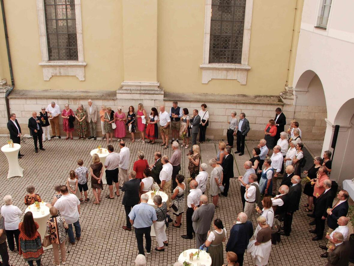 Zahlreiche Spender waren der Einladung zum Empfang gefolgt.