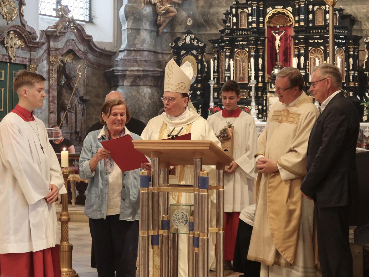... und der Stadtführerin Erna Frankenberger für das langjährige Engagement für die Hofkirche.