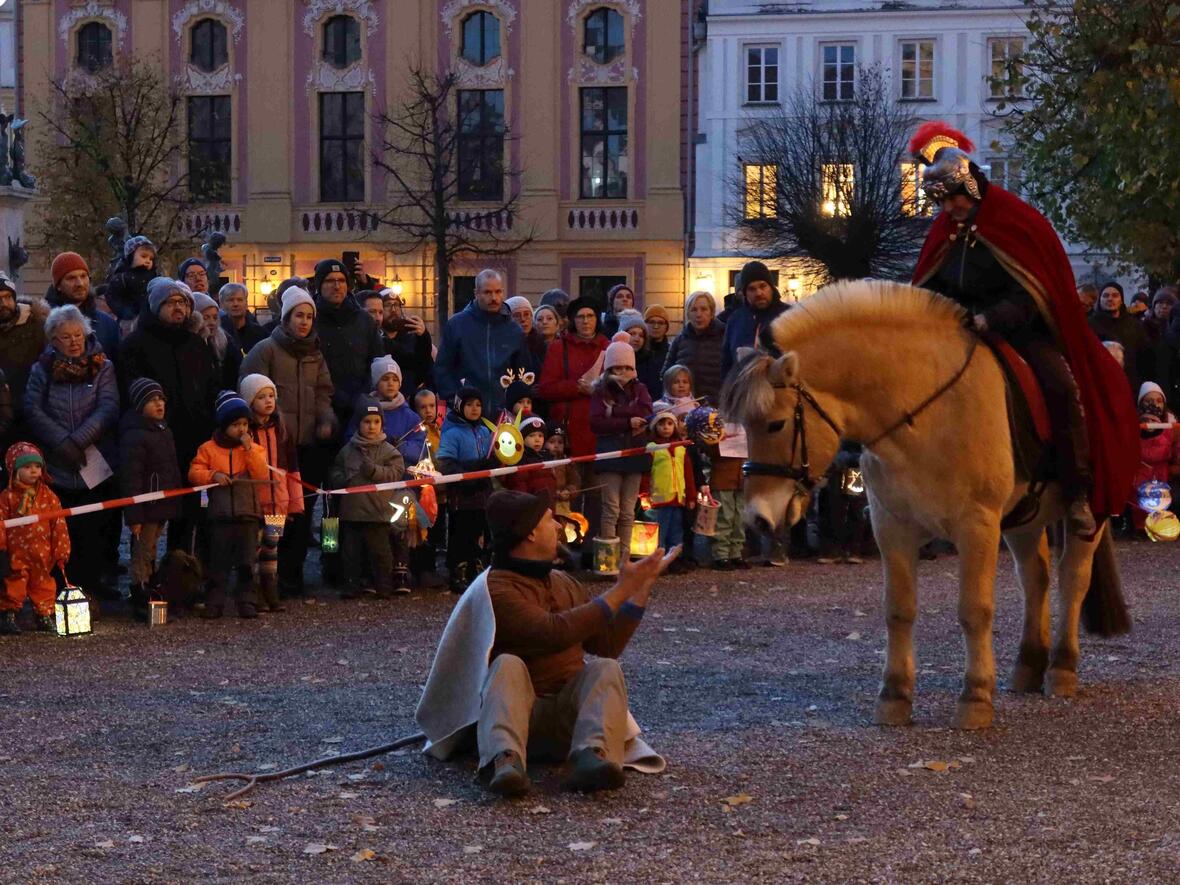 Nur der römische Soldat Martin sieht ihn ...