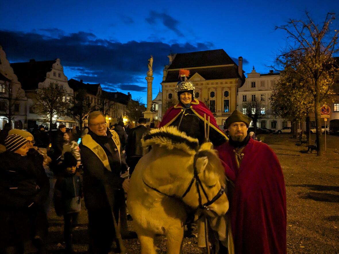 Der römische Soldat Martin, der mit dem hungernden und frierenden Bettler seinen Mantel teilte