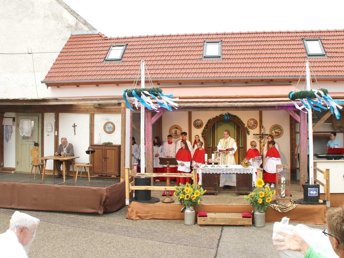 Der Brandner Kaspar wurde gelungen in den Festgottesdienst eingebunden.