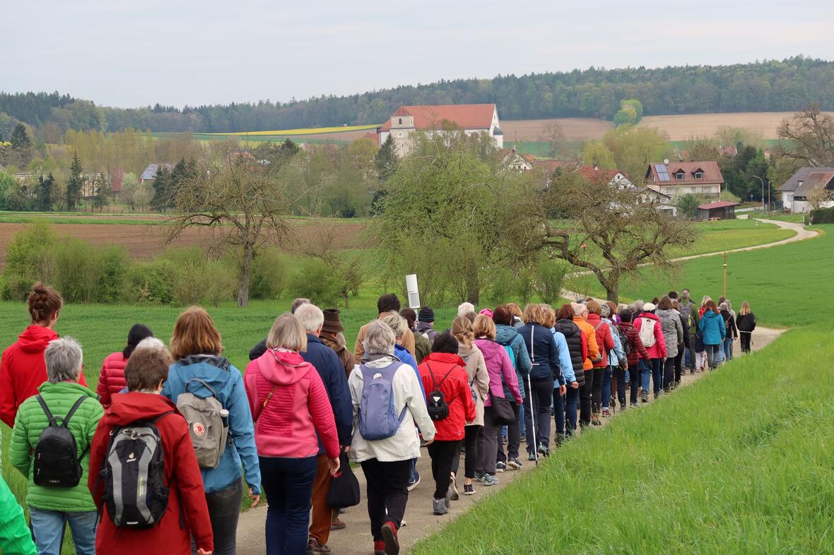 Die Wallfahrtskirche schon im Blick.