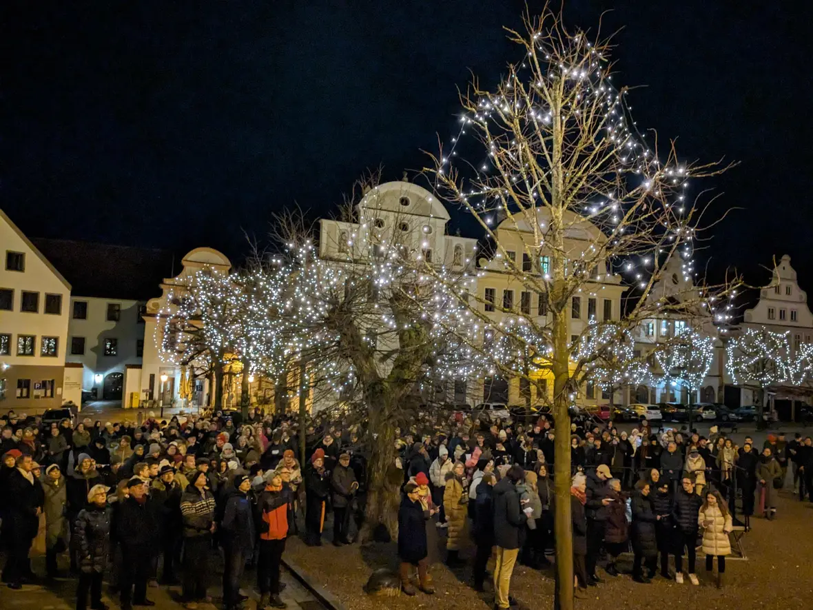 ... zu einem stimmungsvollen Abschluss mit dem Lied "Stille Nacht".