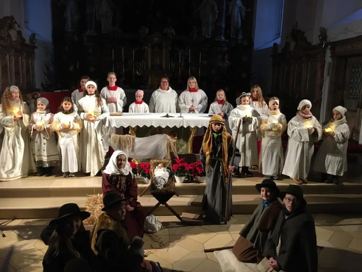 Die Darsteller der Krippenfeier ...