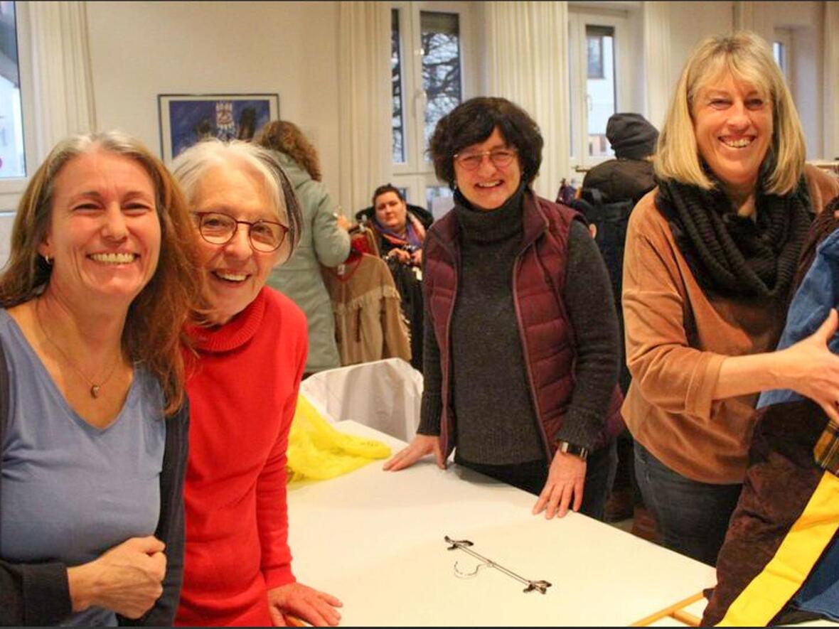 Faschingsmarkt macht Spaß (von links): Caroline Schönfelder, Rosa Maria Böhm, Martina Dann und Claudia Leitenstern