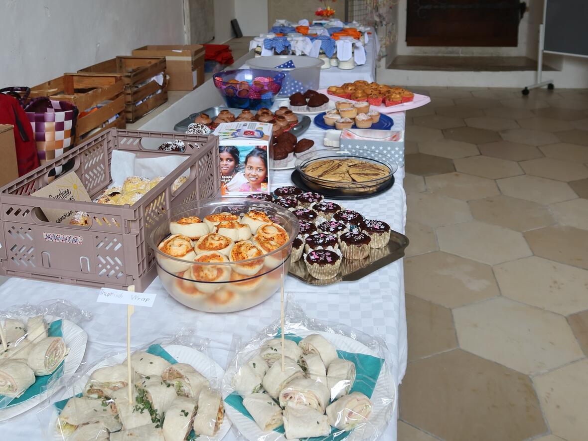 Ein breites Angebot stand vor der Hofkirche zum Verkauf bereit.