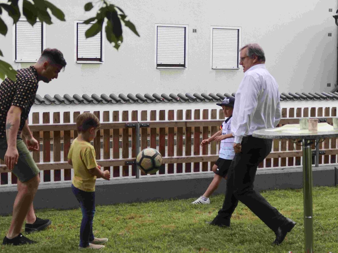 Pfarrer Kohler kann nicht nur über Fußball reden.