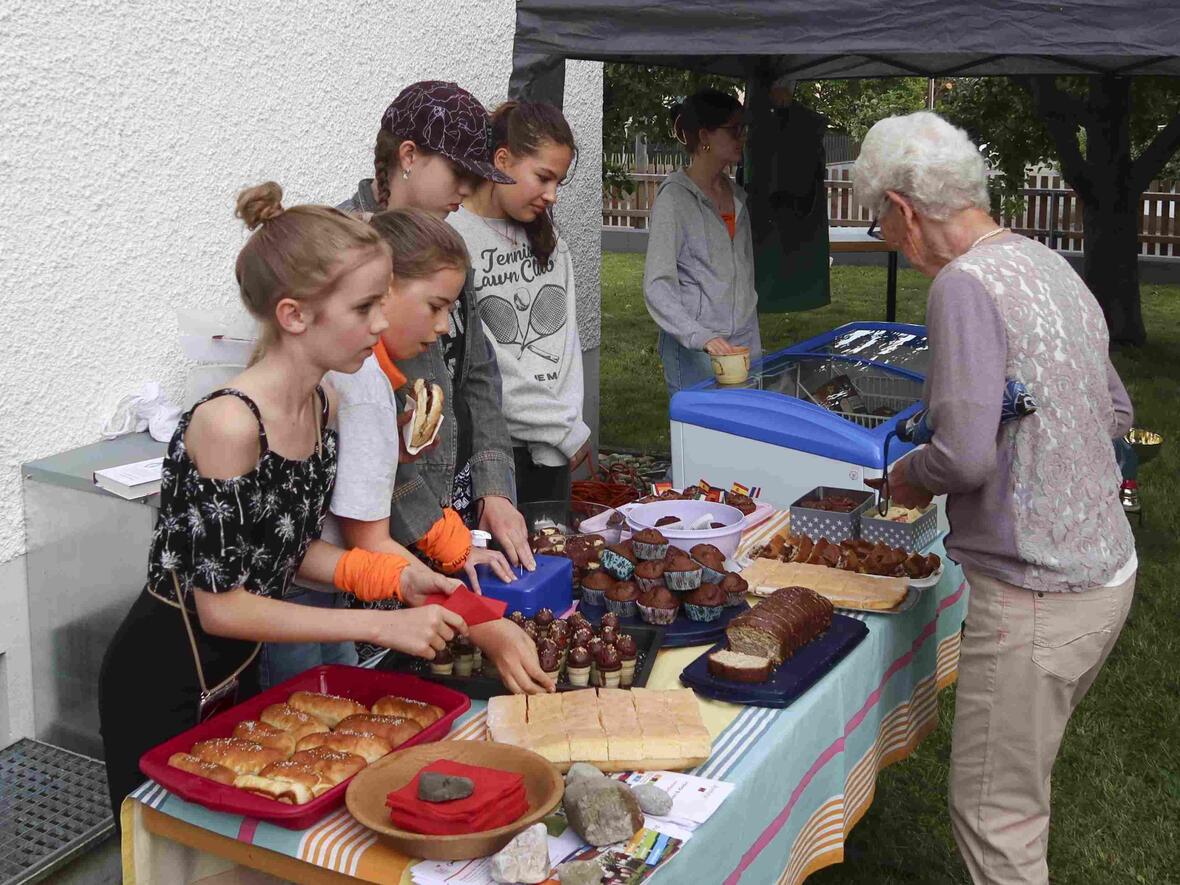 Die Kolpingjugend hat fleißig gebacken oder backen lassen ;-)