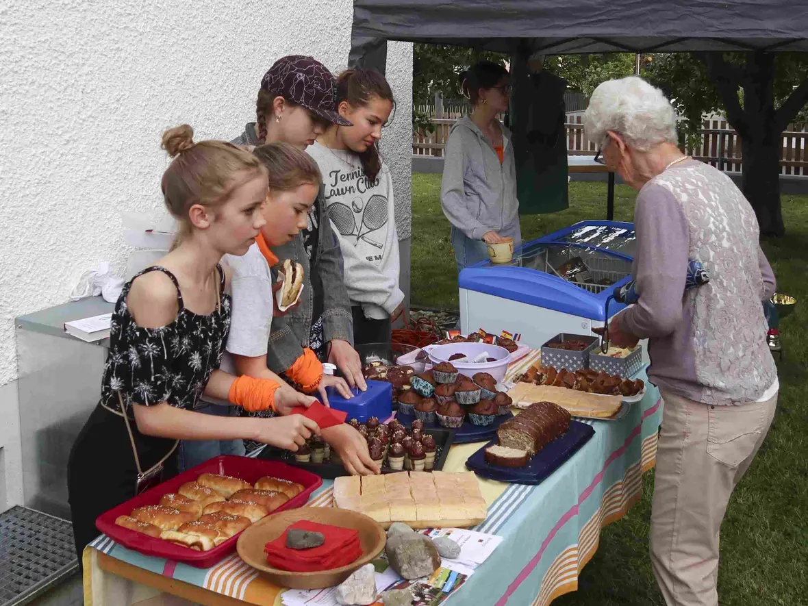 Die Kolpingjugend hat fleißig gebacken oder backen lassen ;-)