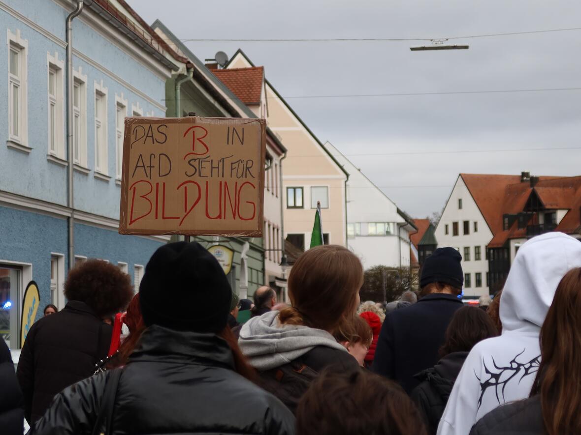 ... hintersinnige Botschaften ...