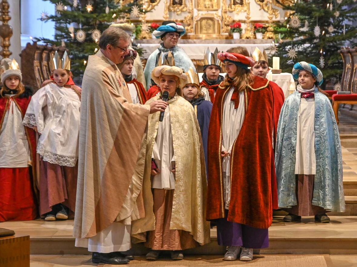 Natürlich hatten die Sternsinger ihre Texte parat...