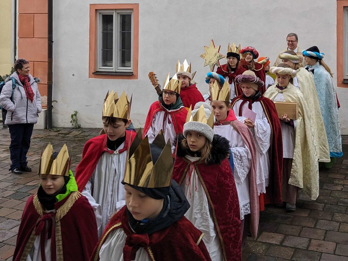 Festgottesdienst mit den Sternsingern in St. Peter