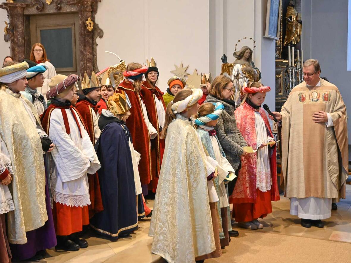 Festgottesdienst mit den Sternsingern in St. Peter