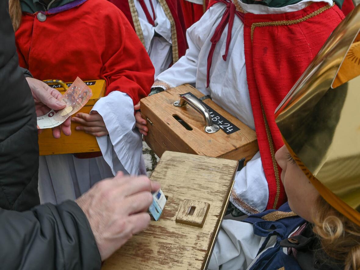 Festgottesdienst mit den Sternsingern in St. Peter