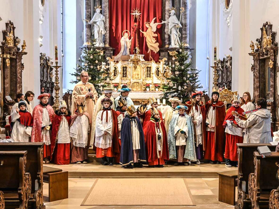 Festgottesdienst mit den Sternsingern in St. Peter