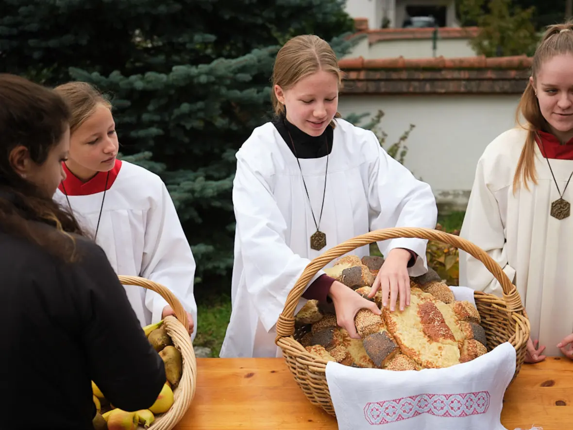 ... das nach dem Gottesdienst unter den Gläubigen verteilt wurde.