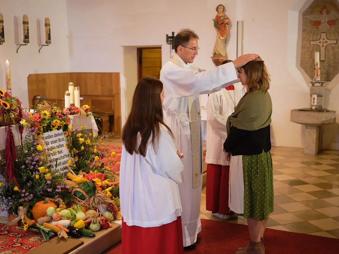 ... und spendete den Primizsegen.