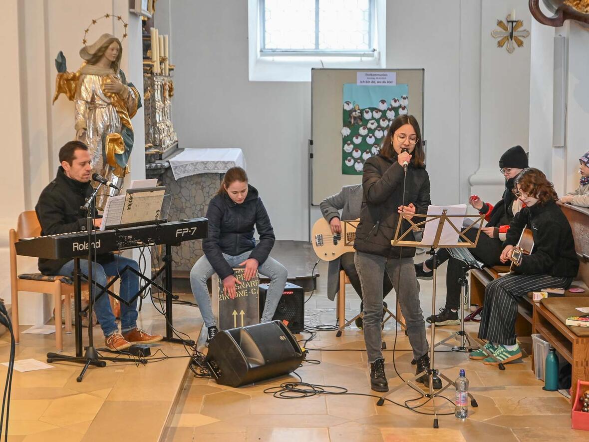 Familiengottesdienst in der Quellenzeit in St. Peter