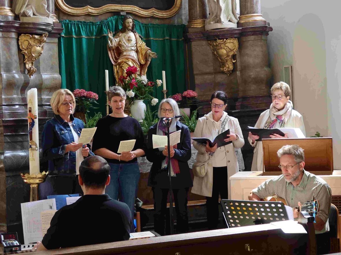 Familiengodi um den Hl. Ulrich Die Musikgruppe Hl. Geist begleitete den Familiengottesdienst.