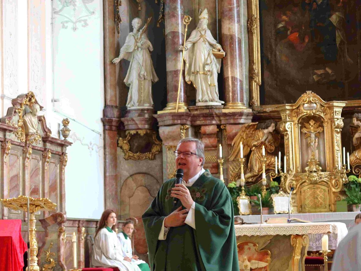 Familiengodi um den Hl. Ulrich Es braucht auch viel Herz beim Hören, wenn wir einander wirklich verstehen wollen.