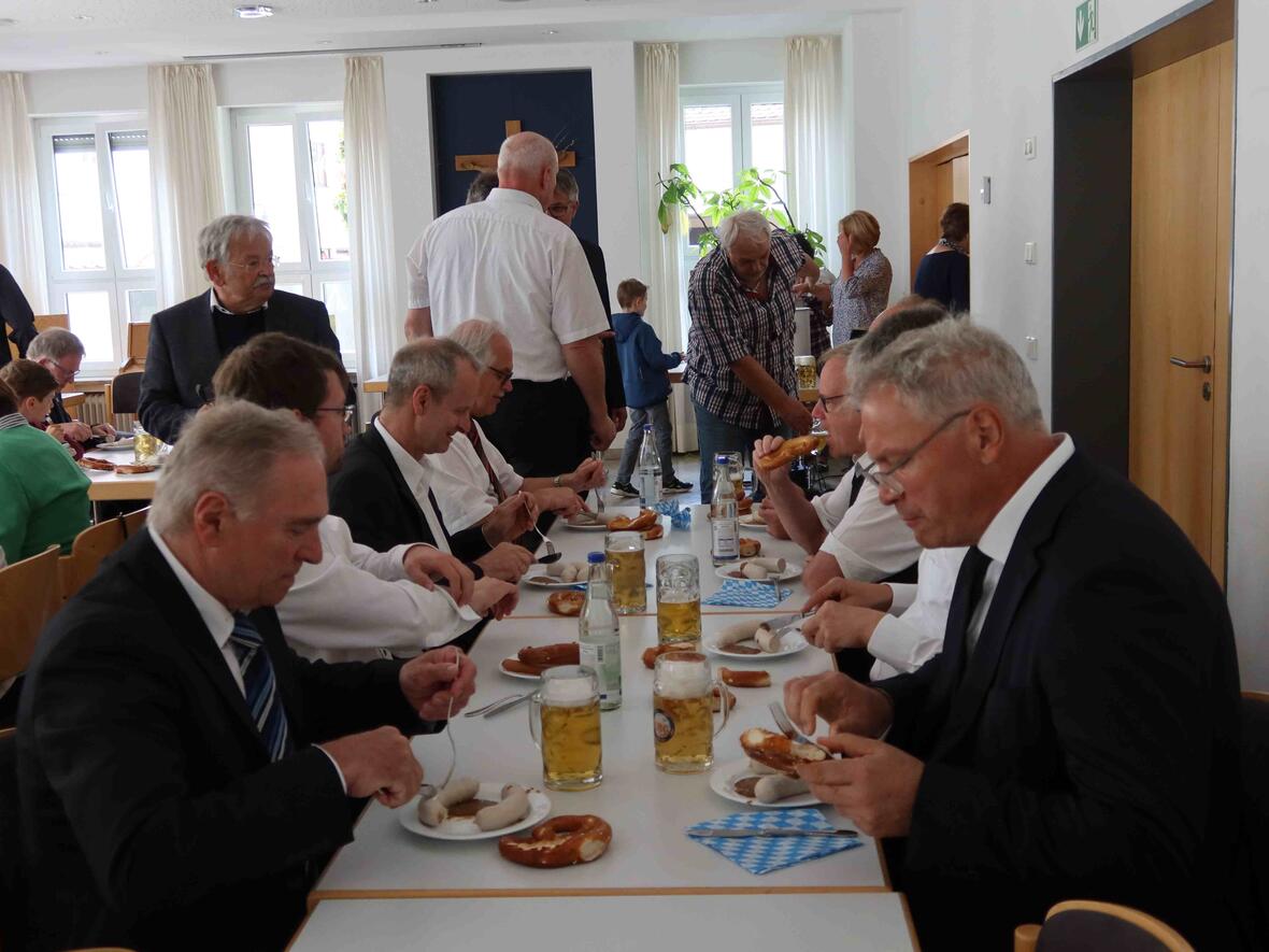 ... und gingen zur wohlverdienten Brotzeit.