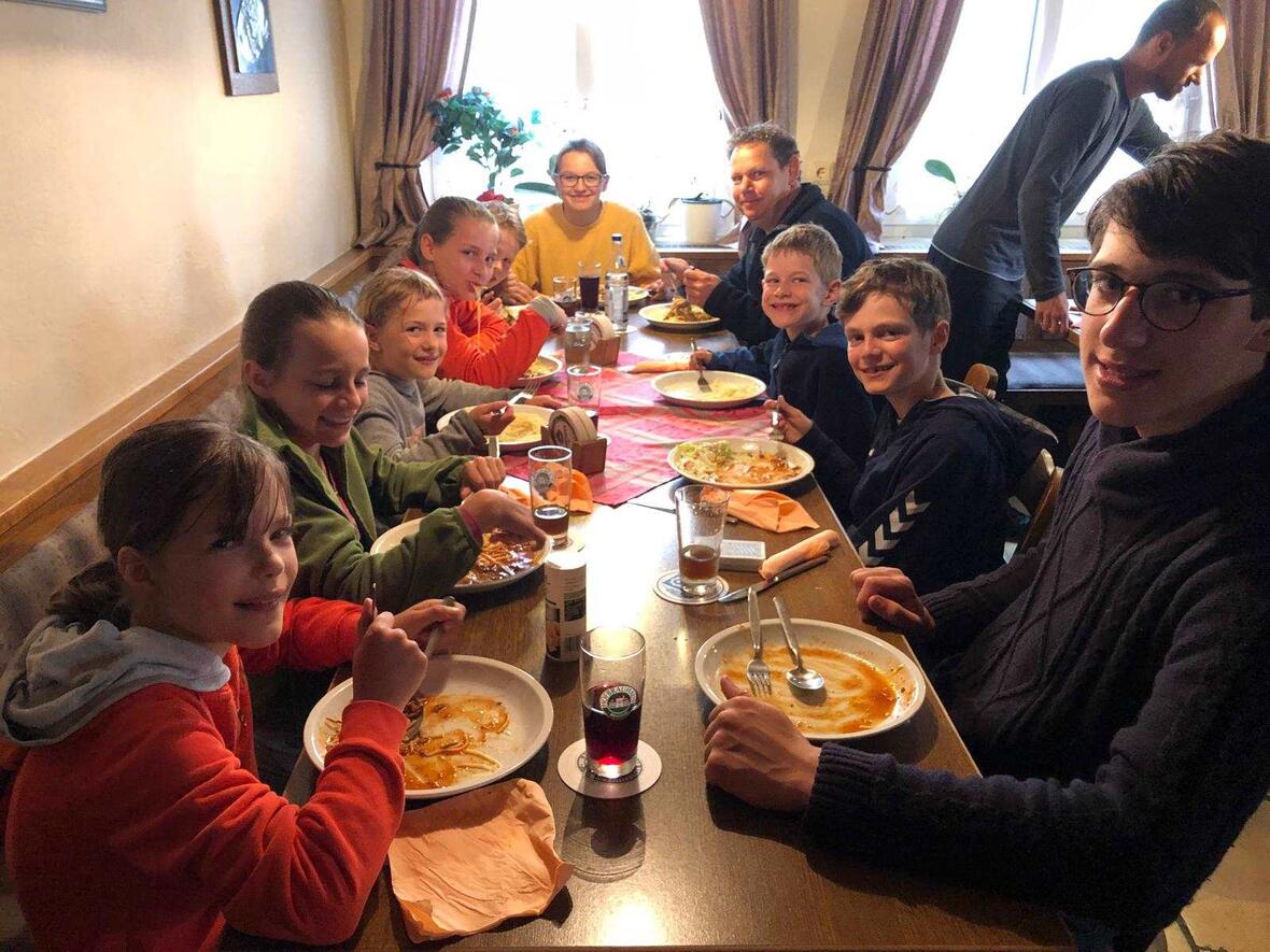 Kolpingfamilienzeltlager 2024 Nur einmal suchte man zum Essen ein trockenes Dach über den Kopf.