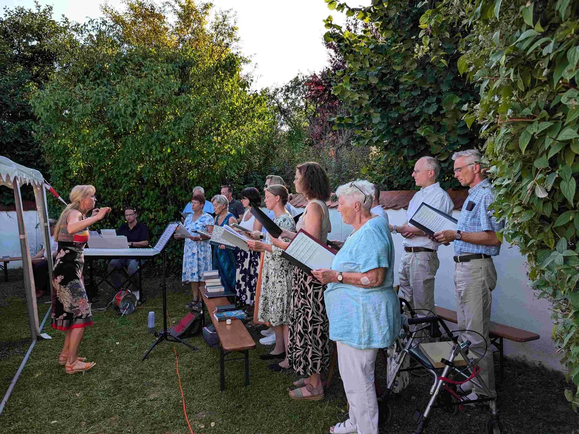 Der Kirchenchor Laetare sorgte für schwungvolle musikalische Begleitung...