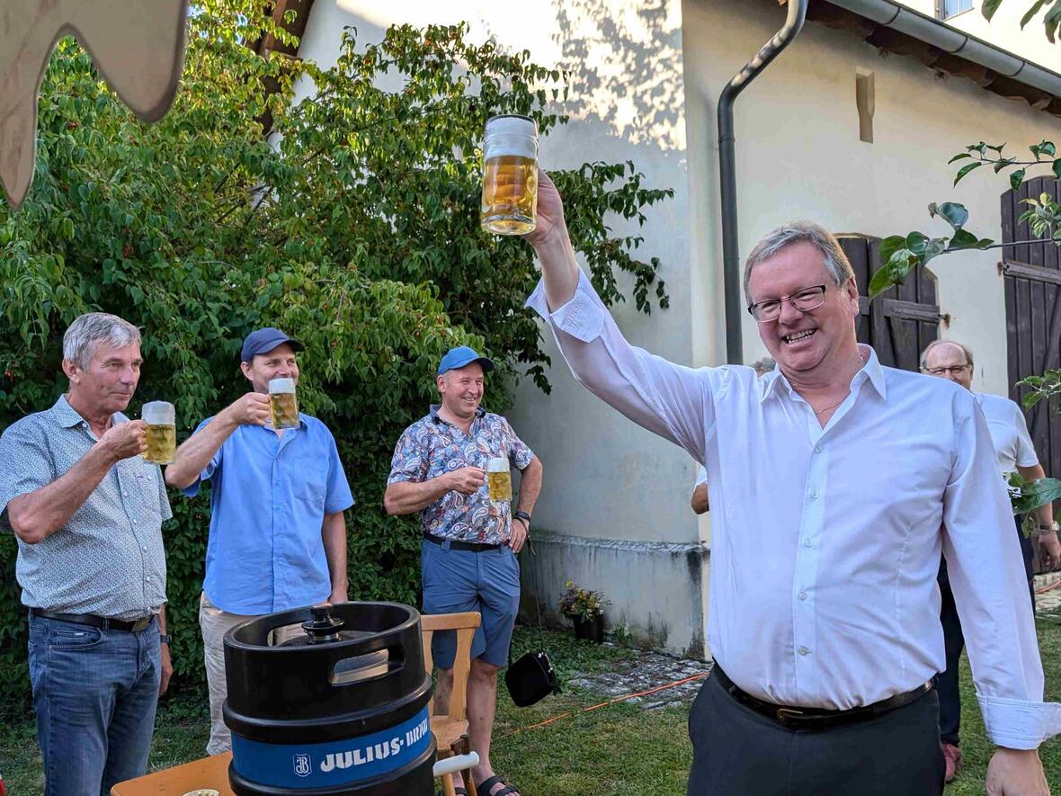 Ozapft is! Das Pfarrfest kann beginnen.