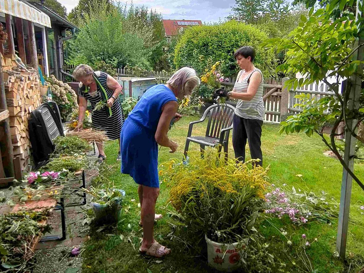 Hochbetrieb im Garten der Familie Karpf.