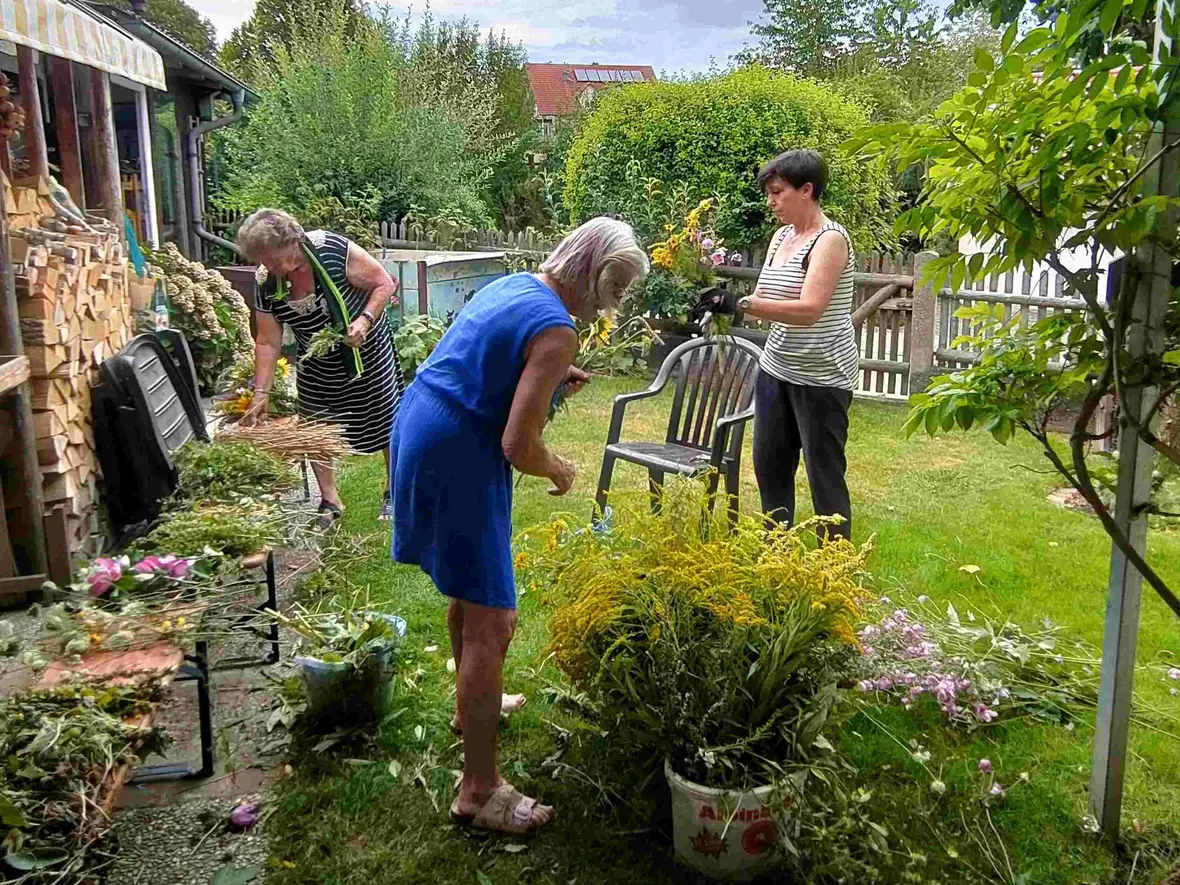 Hochbetrieb im Garten der Familie Karpf.