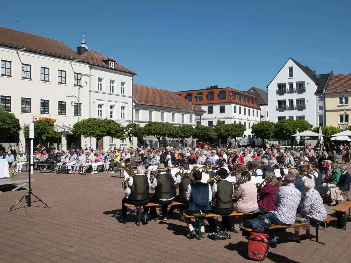 400 oder 500 Gläubige? Egal. Christsein ist in der Gemeinschaft extra schön