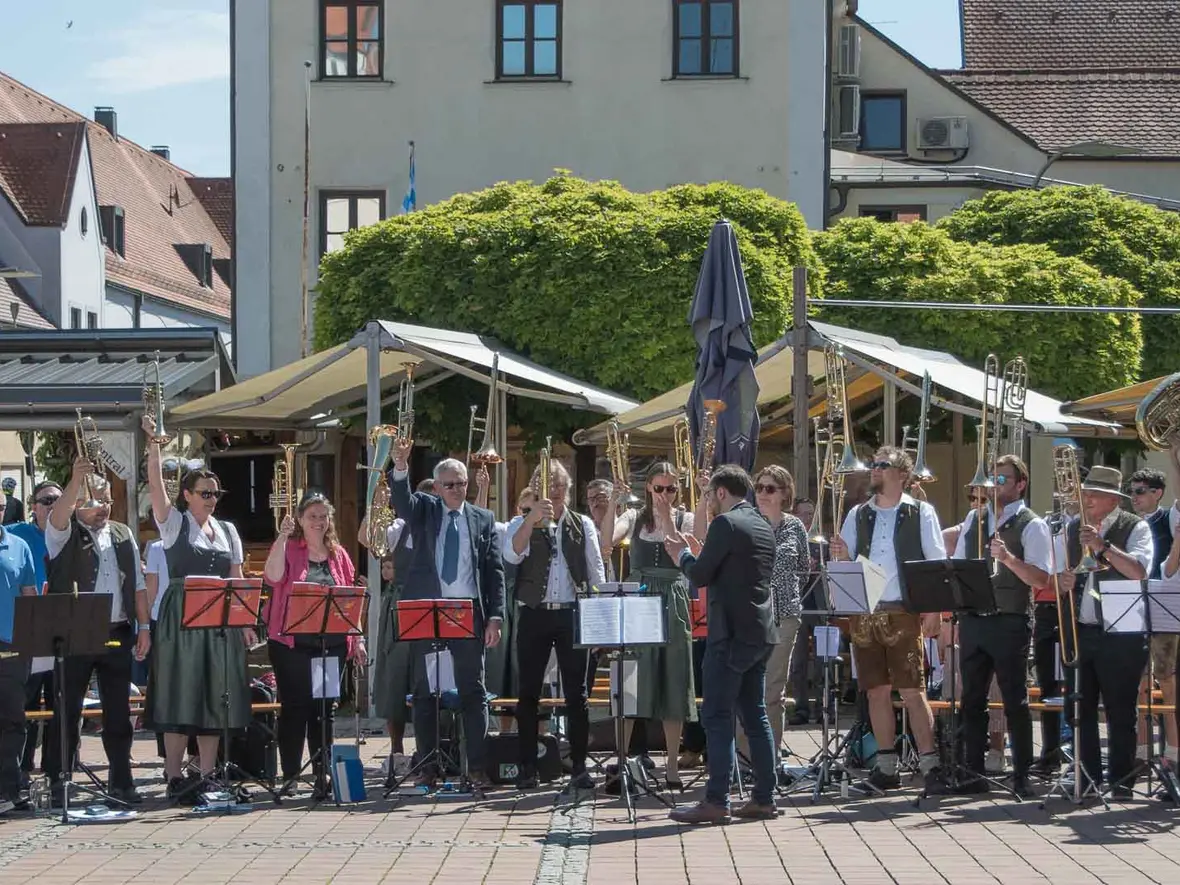 Der Projektposaunenchor verabschiedet sich.