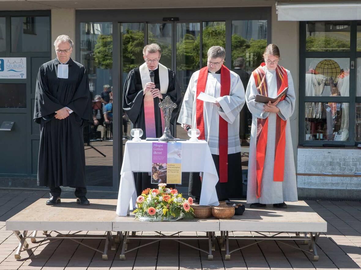 Ökumenischer Gottesdienst am Pfingstmontag Vor dem Schlusssegen: Pfarrer Herbert Sperber, ev.-reformierte Kirche Marienheim, Pfarrer Jürgen Bogenreuther, Christuskirche und bald Apostelkirche, Pfarrer Dominic Leutgäb, Diakonin Simone Scheffels, Christuskirche