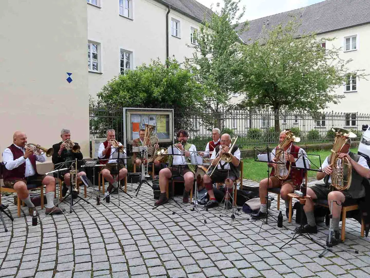 Sogar beim Pfarrfestle spielte die Blasmusik auf