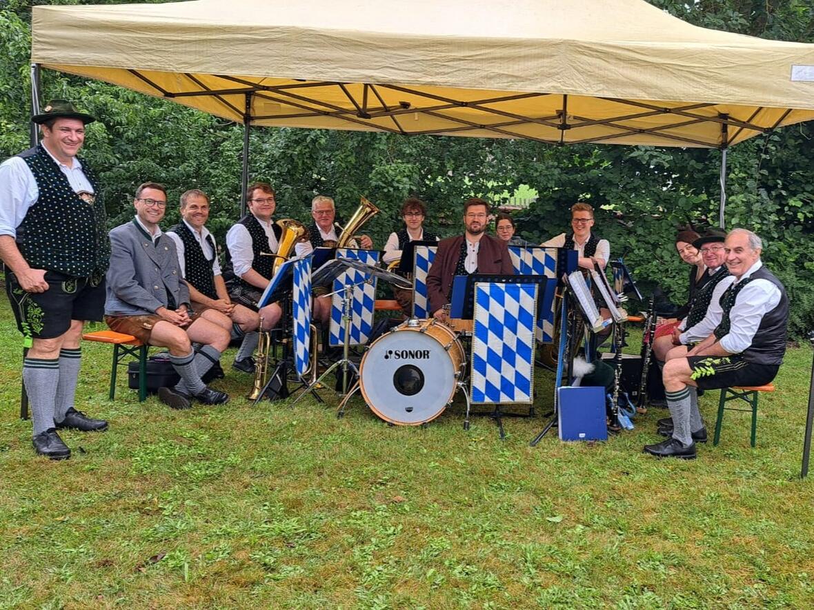 Musikalische Begleitung durch die Rohrenfelser Blasmusik