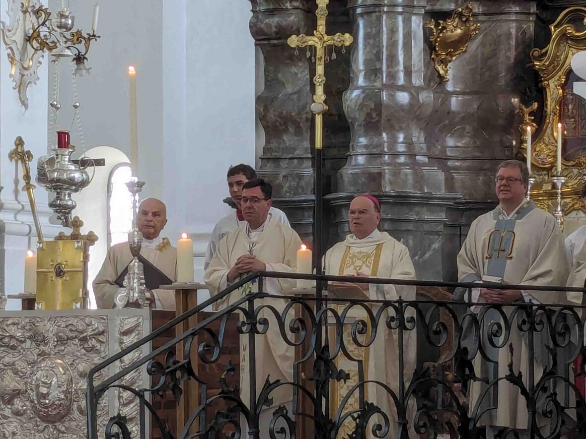 Bischof Dr. Meier mit den Zelebranten Prälat Kaspar, Dekan Dippel und Stadtpfarrer Kohler