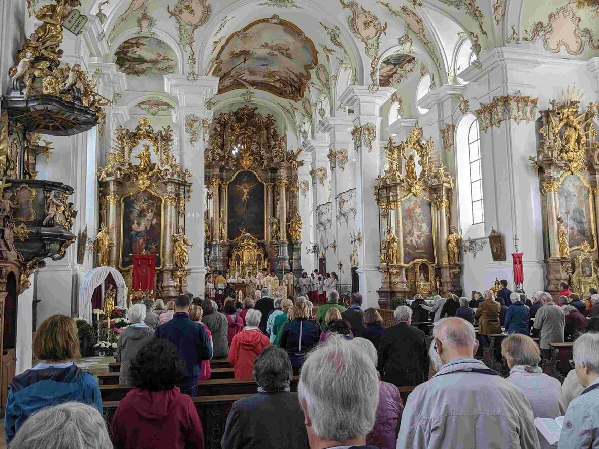 Wallfahrer und Kirchenbesucher füllten das Baringer Münster