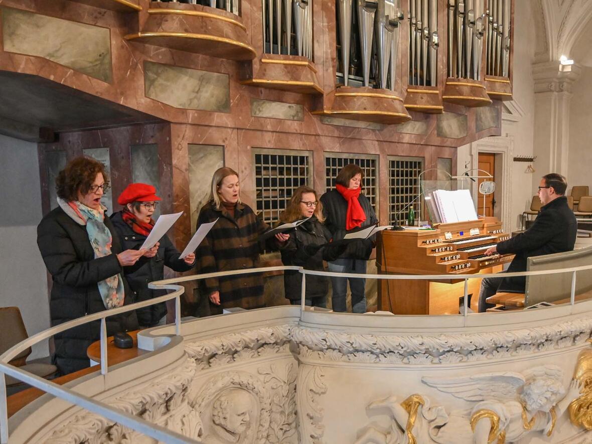 Die Schola unter der Leitung von Kirchenmusiker Michael Bachmann gestaltete die Fastenpredigten musikalisch.