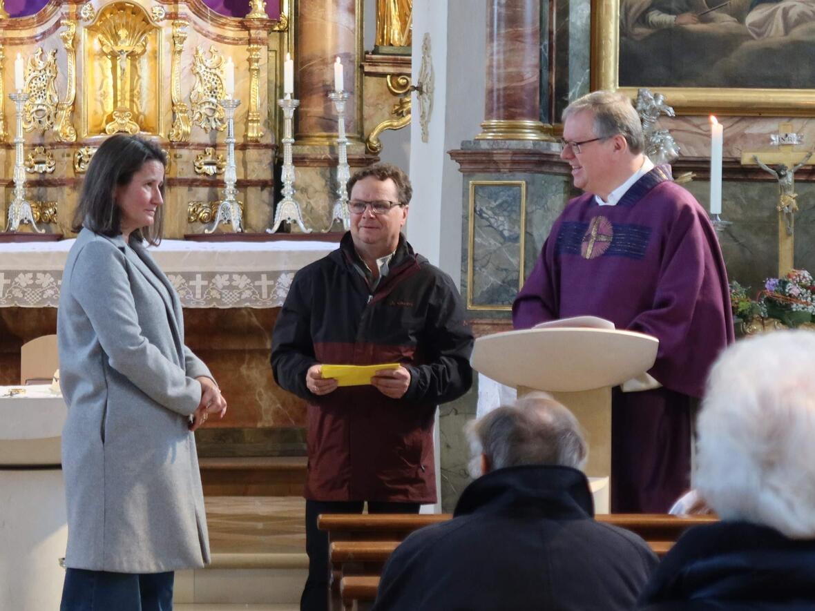 ... und Tanja Häckl für ihr Mitwirken in der Kirchenverwaltung.