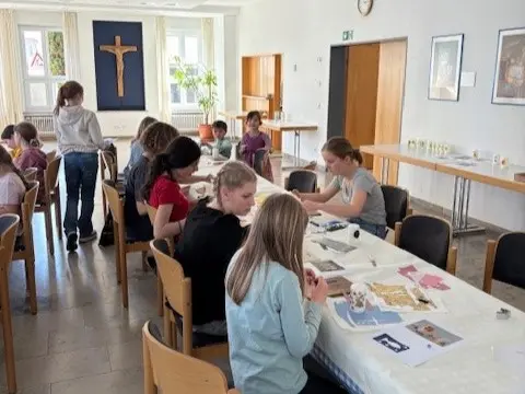 Osterkerzenbasteln Hl. Geist