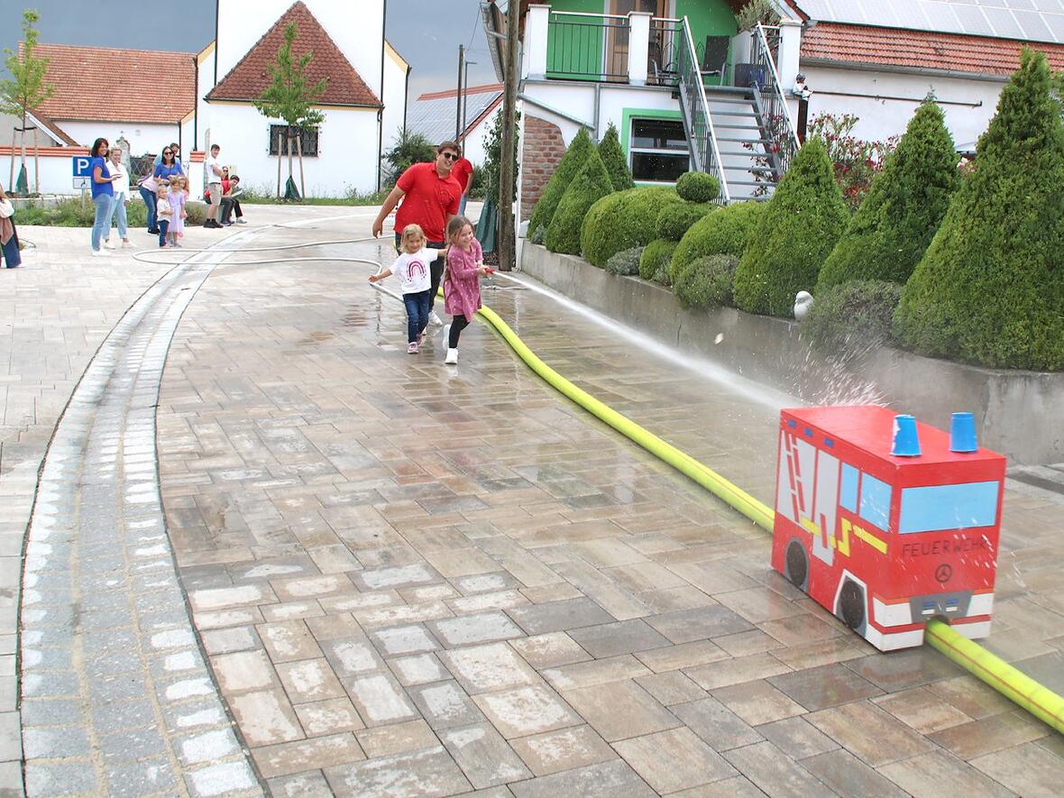 Schon die Kleinsten durften sich an der Wasserspritze üben.