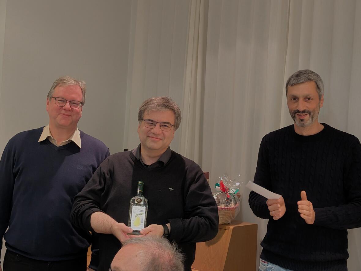 Auch Pfarrrer Dominic Leutgäb bekam einen Preis - am Ende landete er ganz nach bei null Punkten.