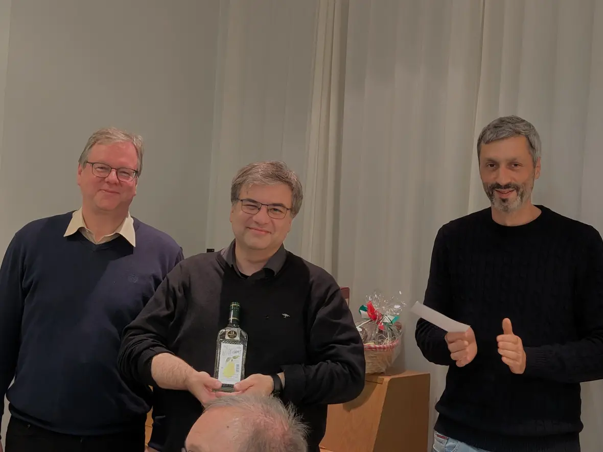 Auch Pfarrrer Dominic Leutgäb bekam einen Preis - am Ende landete er ganz nach bei null Punkten.