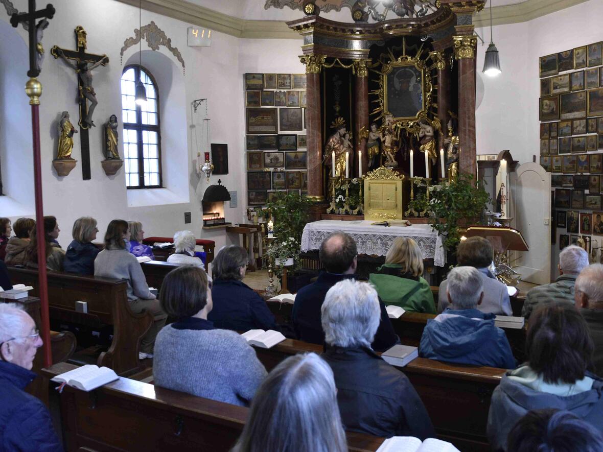 Die Kahlhofkapelle - die Bittgänger aus Neuburg und Sehensand treffen sich zur gemeinsamen Messe.