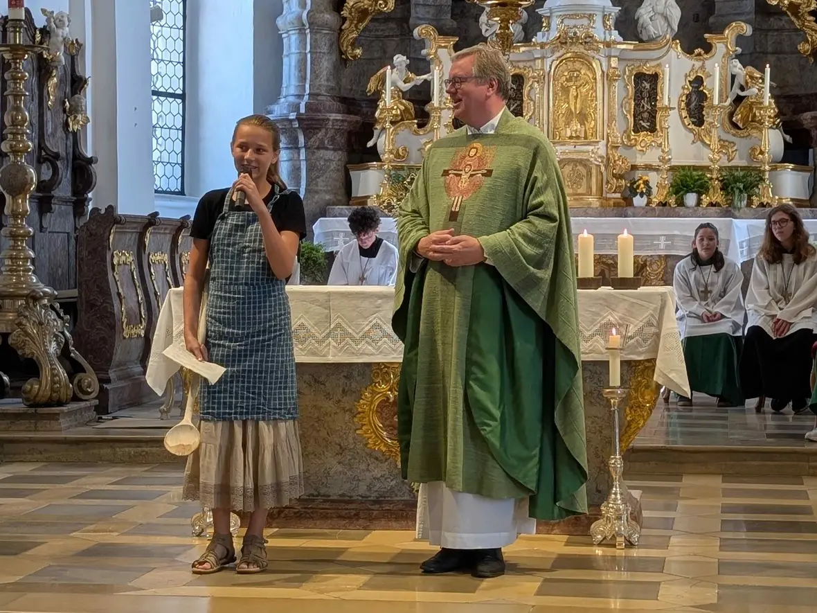 Martha fühlt sich in ihrer Sorge um die Bewirtung der Gäste allein gelassen.