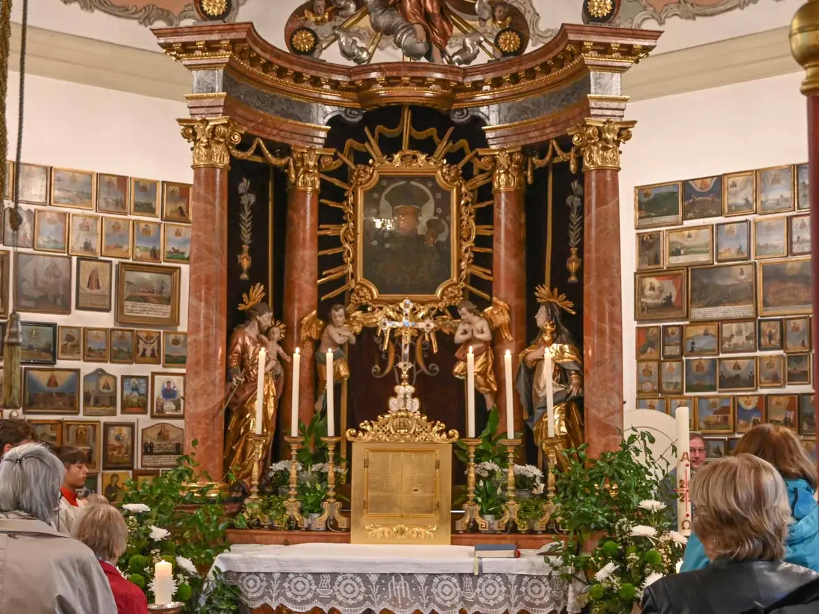 Der Altar in der Kahlhofkapelle mit dem Gnadenbild der schwarzen Madonna