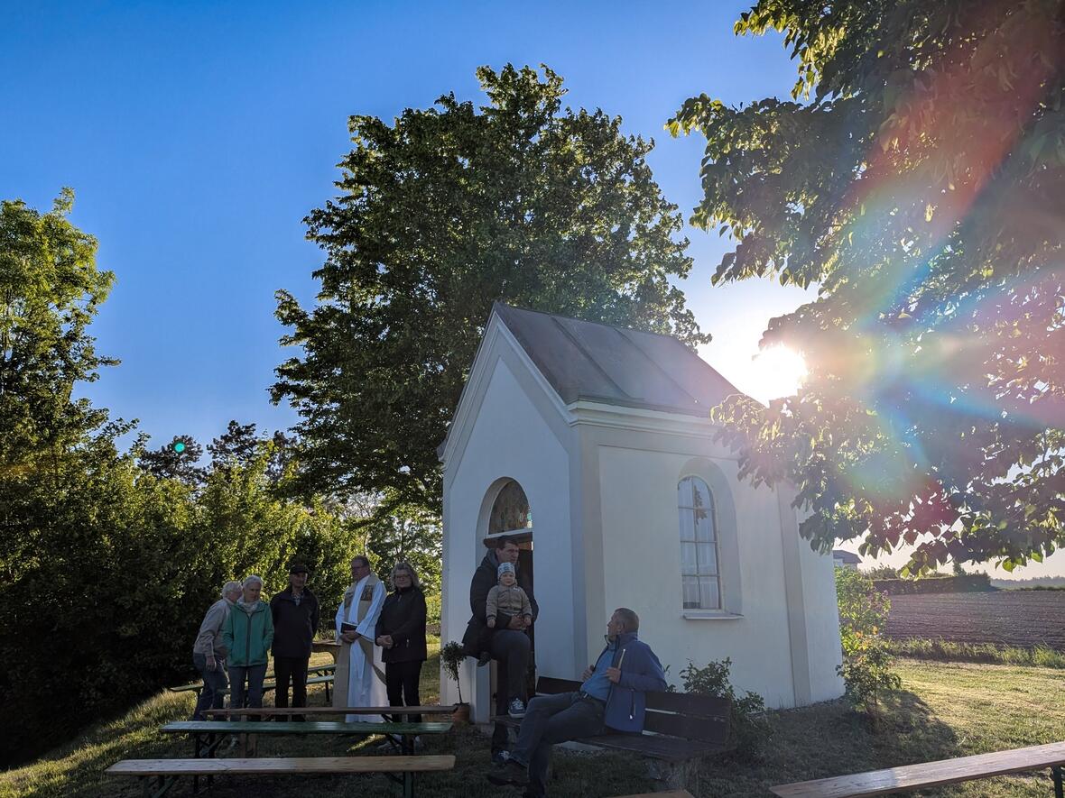 Herrlicher Sonnenschein begleitete die Maiandacht auf dem Kapellenberg.