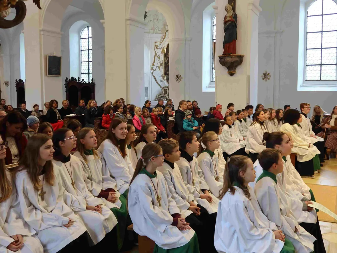 Dafür füllten auch mal alle Ministranten die Kirchenbänke.