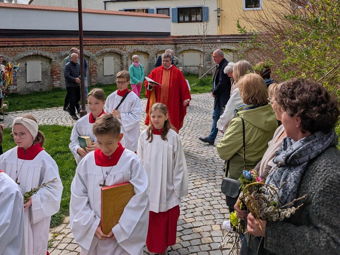 ... bevor die Prozession sich auf den Weg machte ...